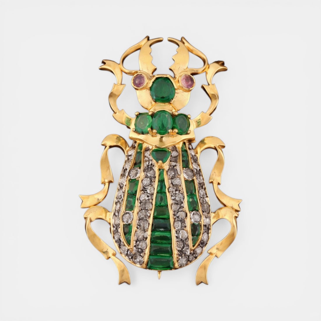 Brooch/pendant with emeralds of approx. 3 ct, rubies of approx. 0.10 ct and rose cut diamonds of 1: Rose-cut diamonds, approx. 1 ct; emeralds, approx. 3 ct; rubies, approx. 0.10 ct; .925 sterling silver and gold-plated silver; 14K gold bail. Total weight approx. 13.48 g. A versatile piece with a his