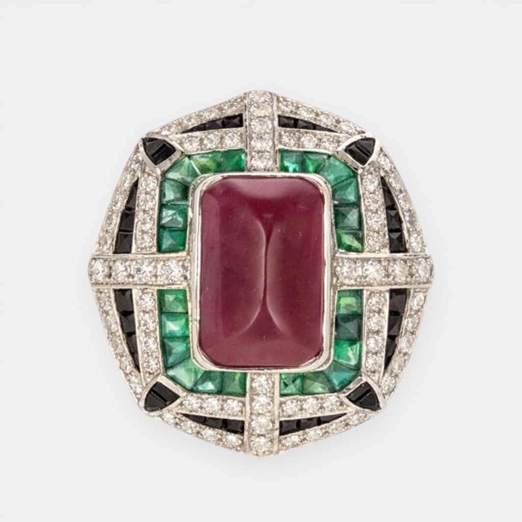 Ring with diamonds of approx. 4.50 ct, treated natural ruby ??of approx. 10 ct and emeralds of (1 of 1)