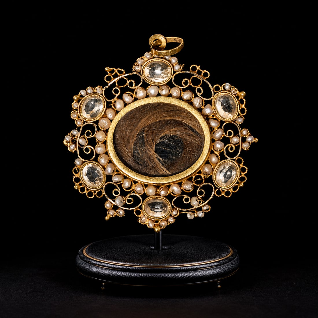 Rare and Fine Spanish or Italian 18th Century Natural Hair and 18k or more Gold Reliquary: Antique Jewels - Gold - Reliquary - In 18k gold or more, Spanish topaz and freshwater pearls, 6g. Measurements: 4 x 4.5 cm. Used in the 17th Century in Catholic Spain and Italy to save a loved one or 