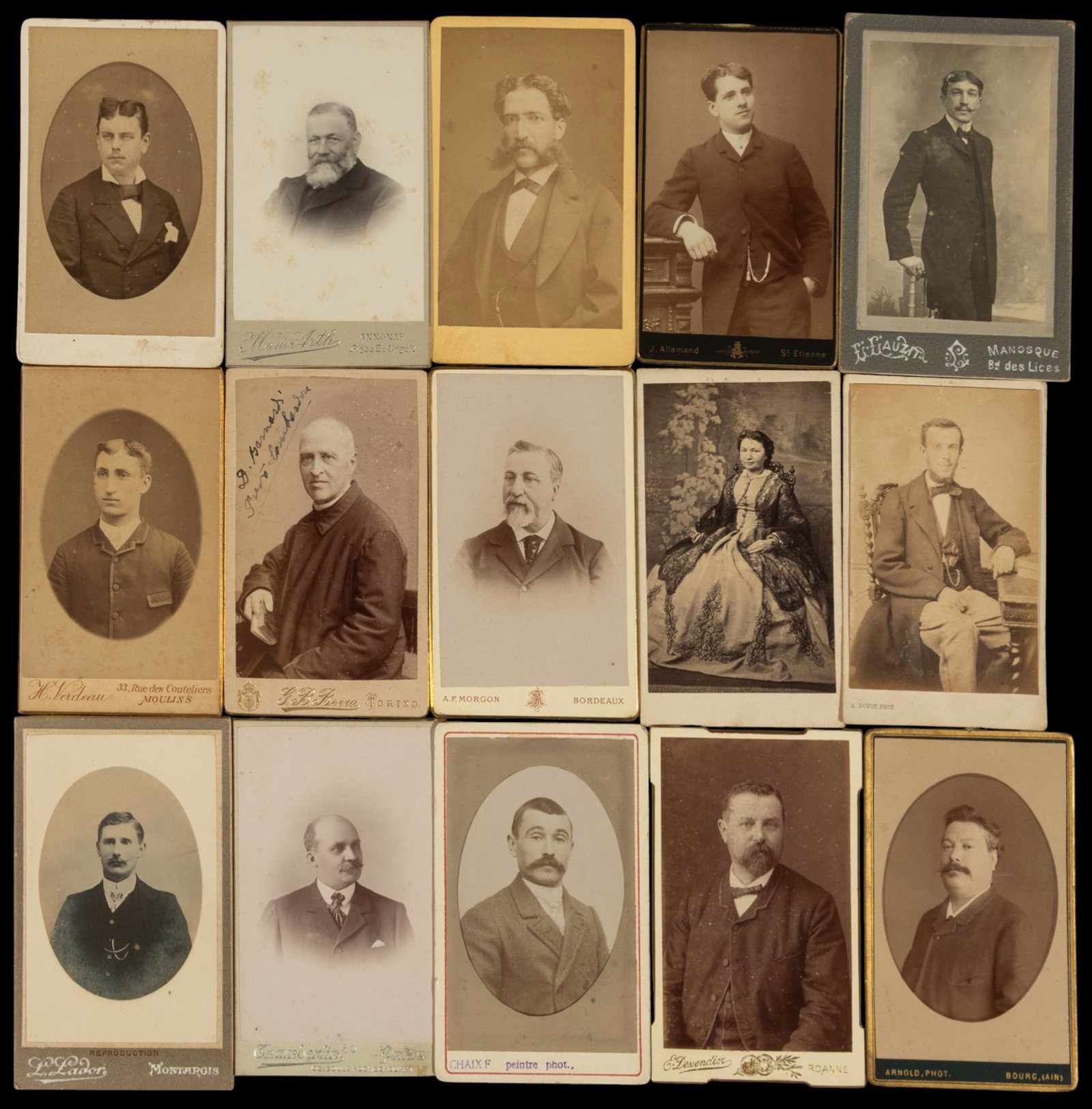 Lot of 15 old photos from the 19th and 20th centuries: Each measures 9x5cm approx.