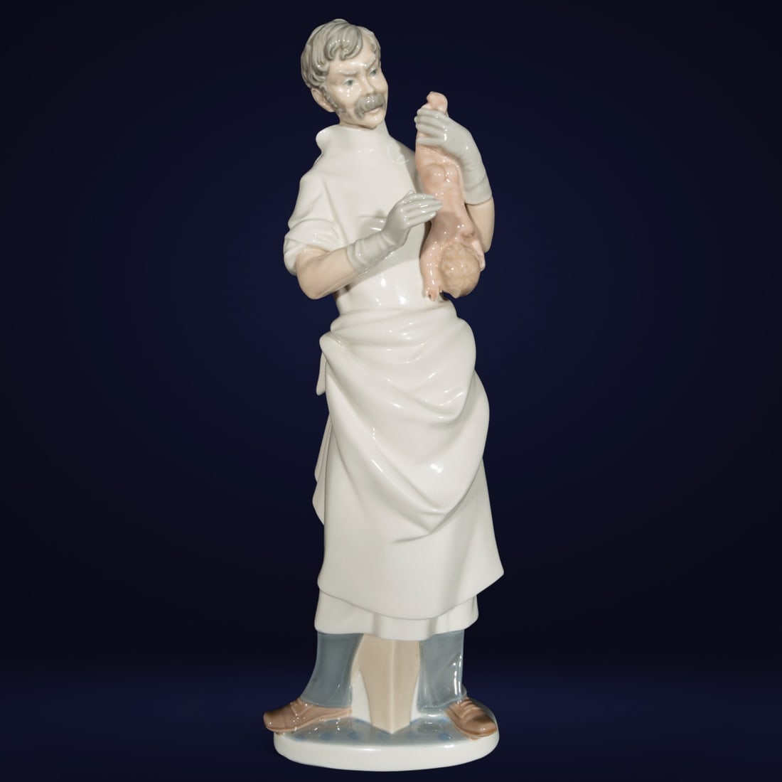 Lladró porcelain structure: Porcelain, 42 cm x 16 cm x 12 cm.