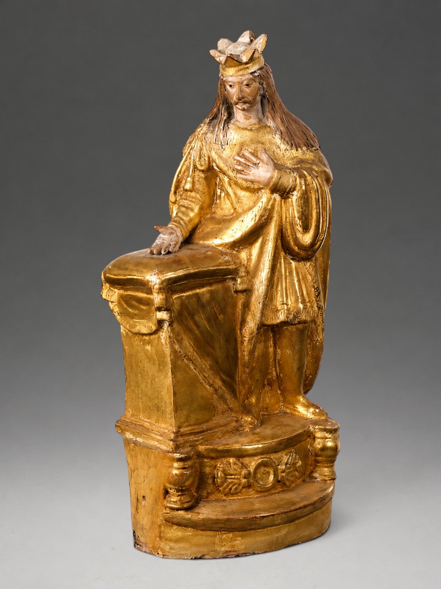19th Century French School - Saint Louis King of France: Gilded and polychrome terracotta. Dimensions: 33 x 14.5 x 9 cm. This sculpture represents Saint Louis IX, King of France (1214-1270), one of the most venerated figures of European Christian monarchy a