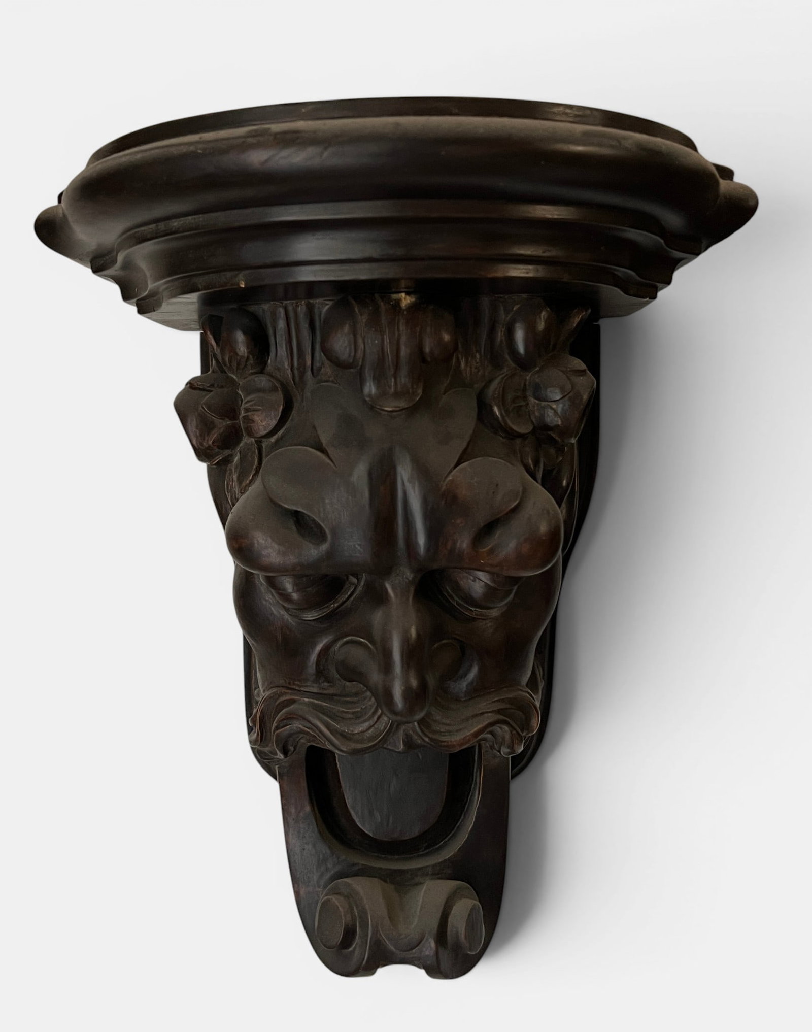Black Forest wall bracket with faun in wood, 20th century: Dimensions: 40 x 31 x 24 cm