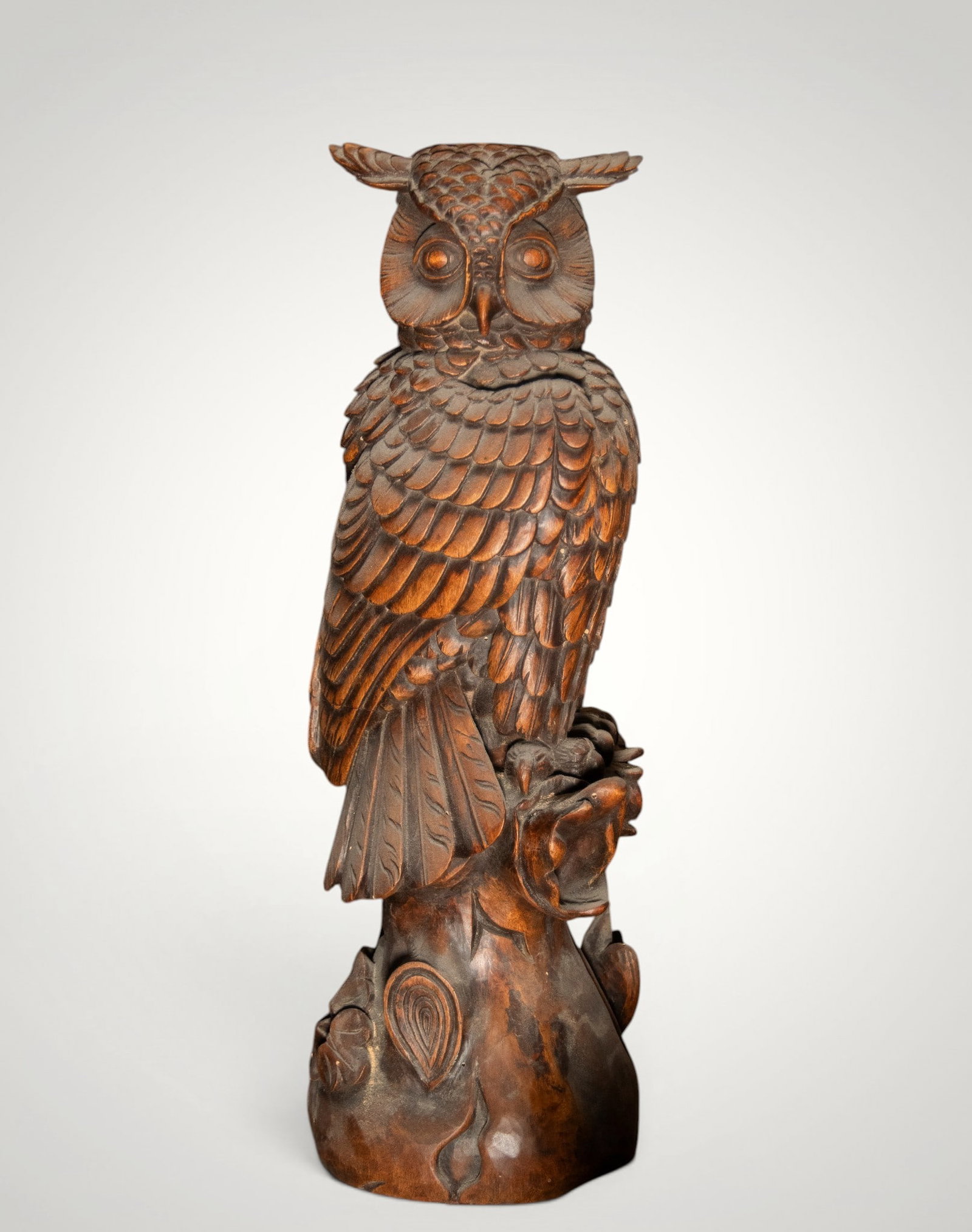 Black Forest owl in wood, early 20th century (1 of 2)