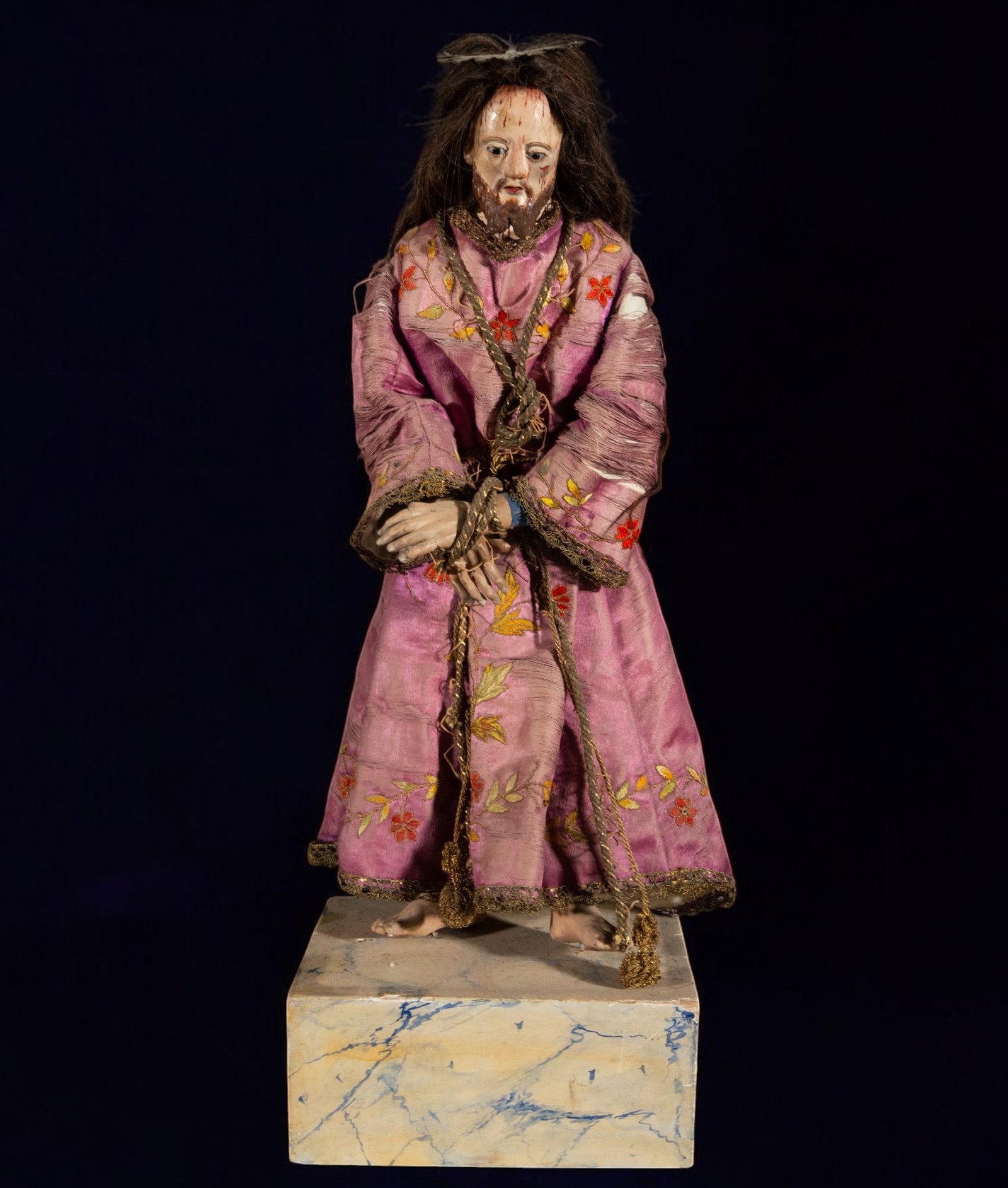 18th century colonial carving of Christ: Size. Measurements: 44 cm x 16 cm x 12 cm