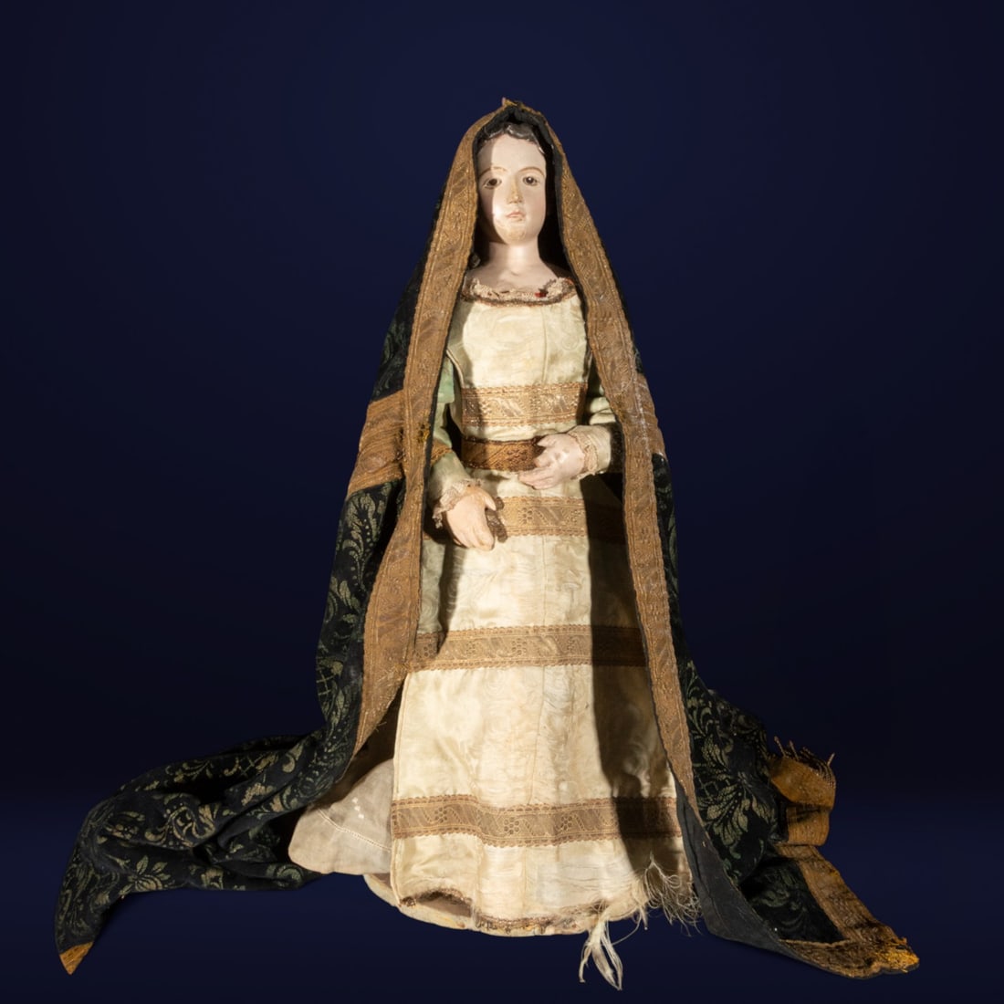 Virgin of Seville, 18th century: Size. Measurements: 67 cm x 59 cm x 33 cm