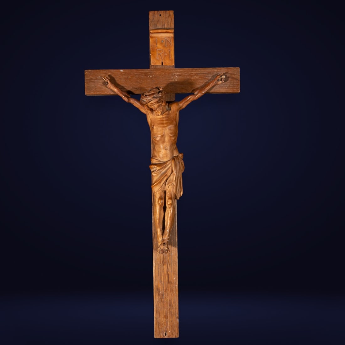 Wooden carving of Christ from the late 19th and early 20th centuries: Size. Measurements: Christ 20 cm x 15 cm x 2 cm, total 40 cm x 19 cm x 4 cm