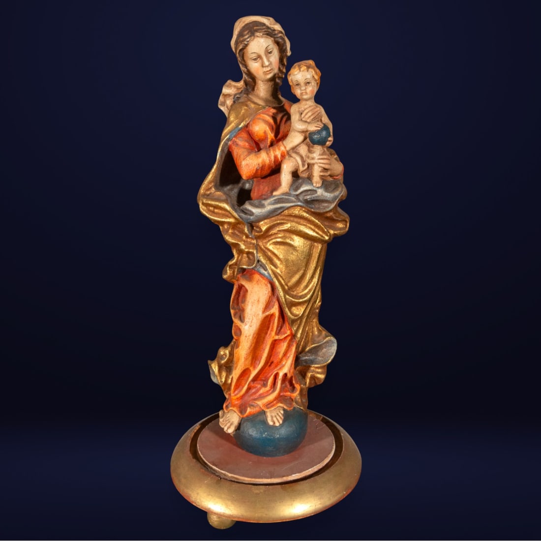 20th century sculpture of the Virgin and Child: Size. Measurements: 50 cm x 18 cm x 10 cm, total 55 cm