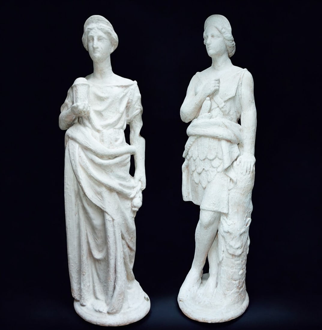 Italian terracottas from the early 20th century: Terracotta. Measurements: 75 cm x 43 cm x 38 cm