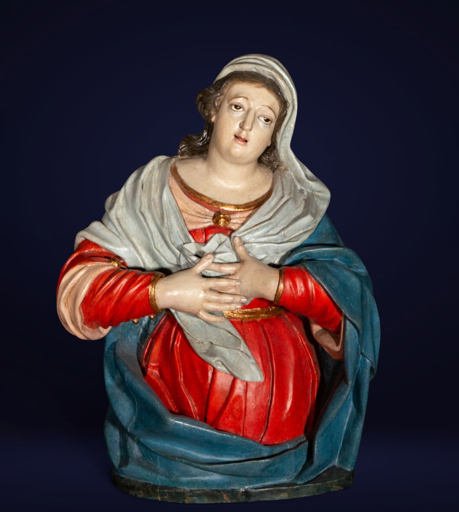 Our Lady of Sorrows. Attributed to Pedro de ?vila. Castilian School. 18th Century: Carved in polychrome and gilded wood. Measures 58 x 42 x 23 cm. This bust sculpture depicts the Virgin Mary in a profound state of spiritual contemplation, with her hands crossed over her chest and he