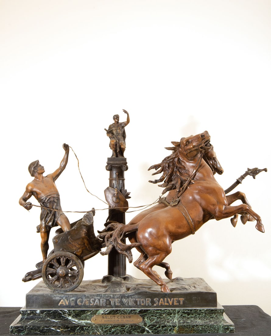 Chariot Salut Cesar, 19th-20th century: In corrugated iron, green marble base, measurements: 63 x 72 x 31 in total