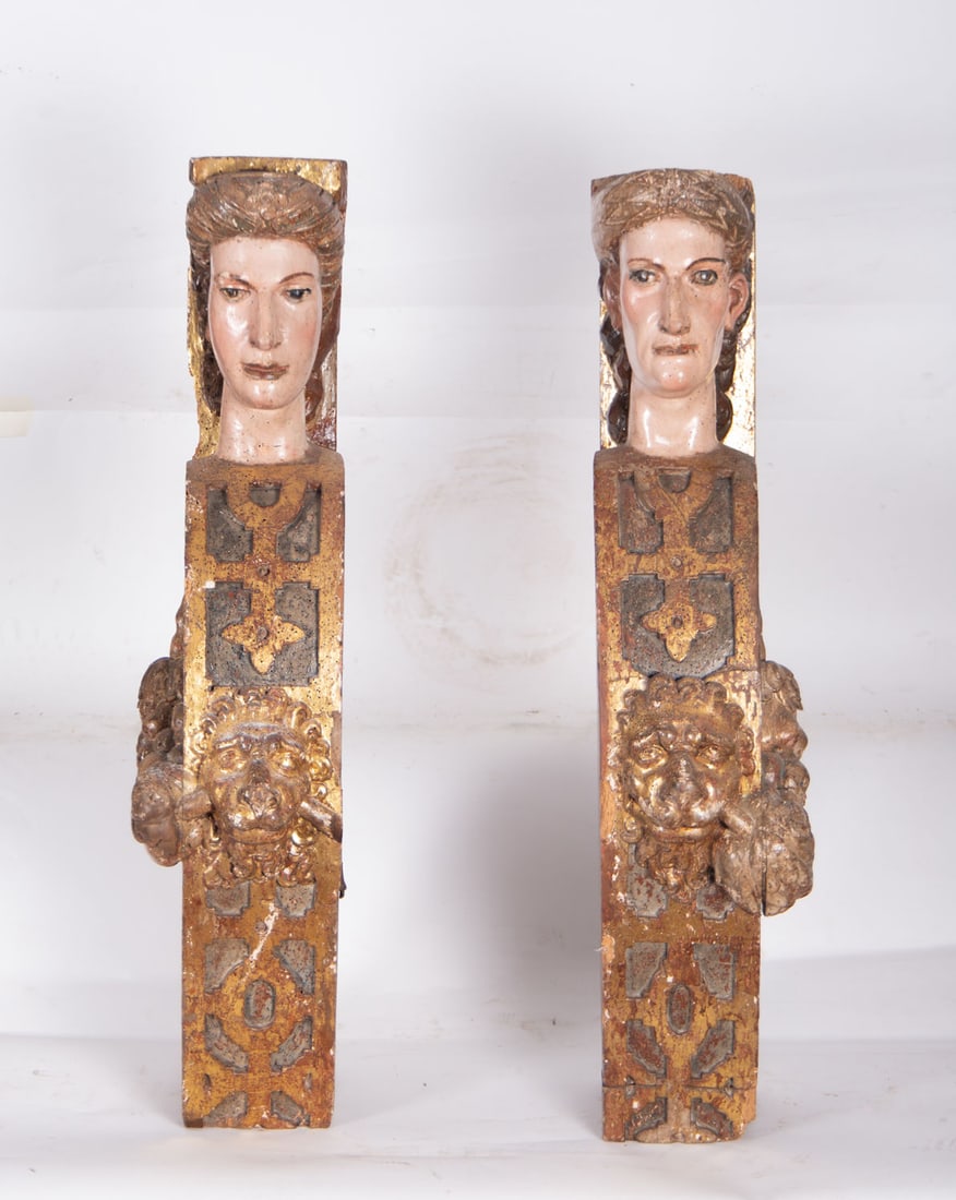 Pair of corbels in the form of caryatids, 16th-century Spanish school: In carved and polychrome wood, measurements: 84 x 17 x 30 cm