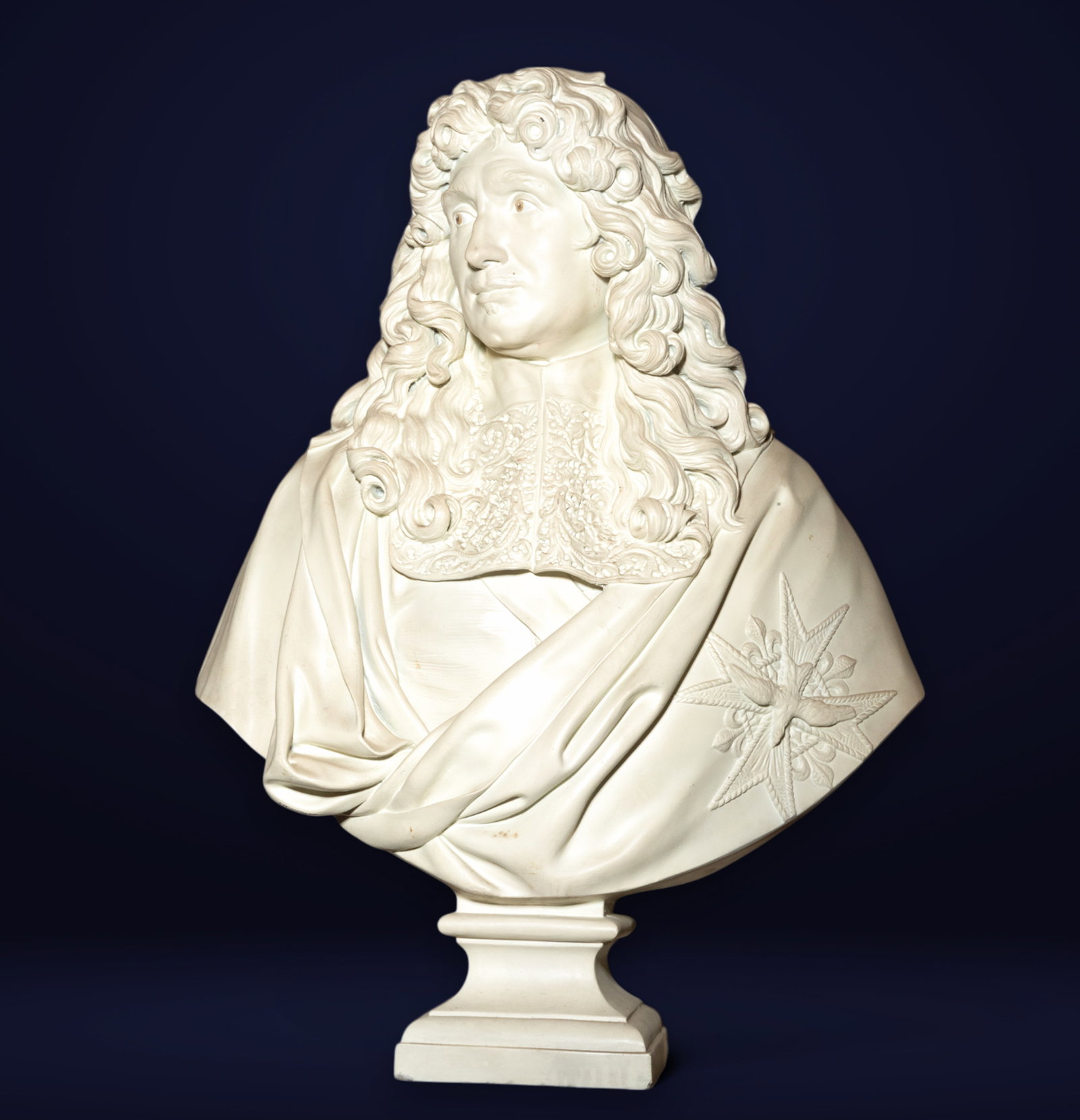 Pair of decorative busts in painted resin Louis XV and Colbert, Minister of Finance: 87 cm x 65 cm x 34 cm