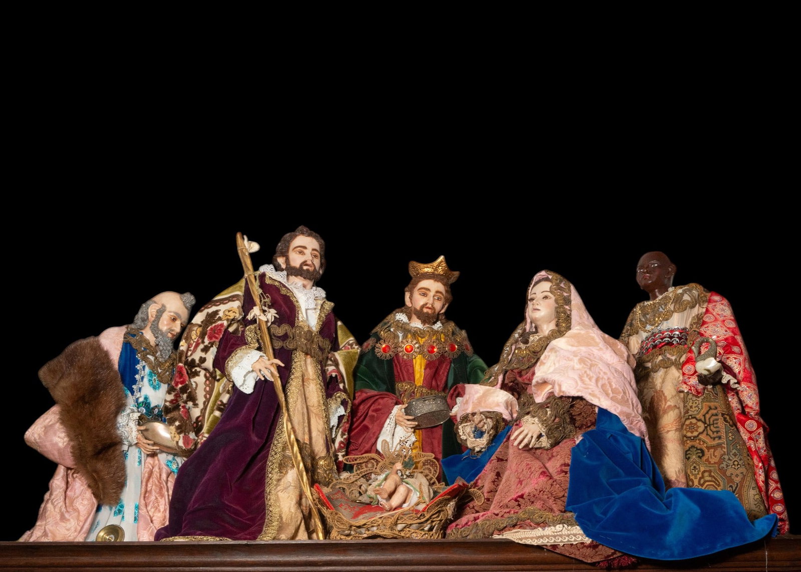 Important Capipota Nativity scene with terracotta hands and faces, 19th century (1 of 8)