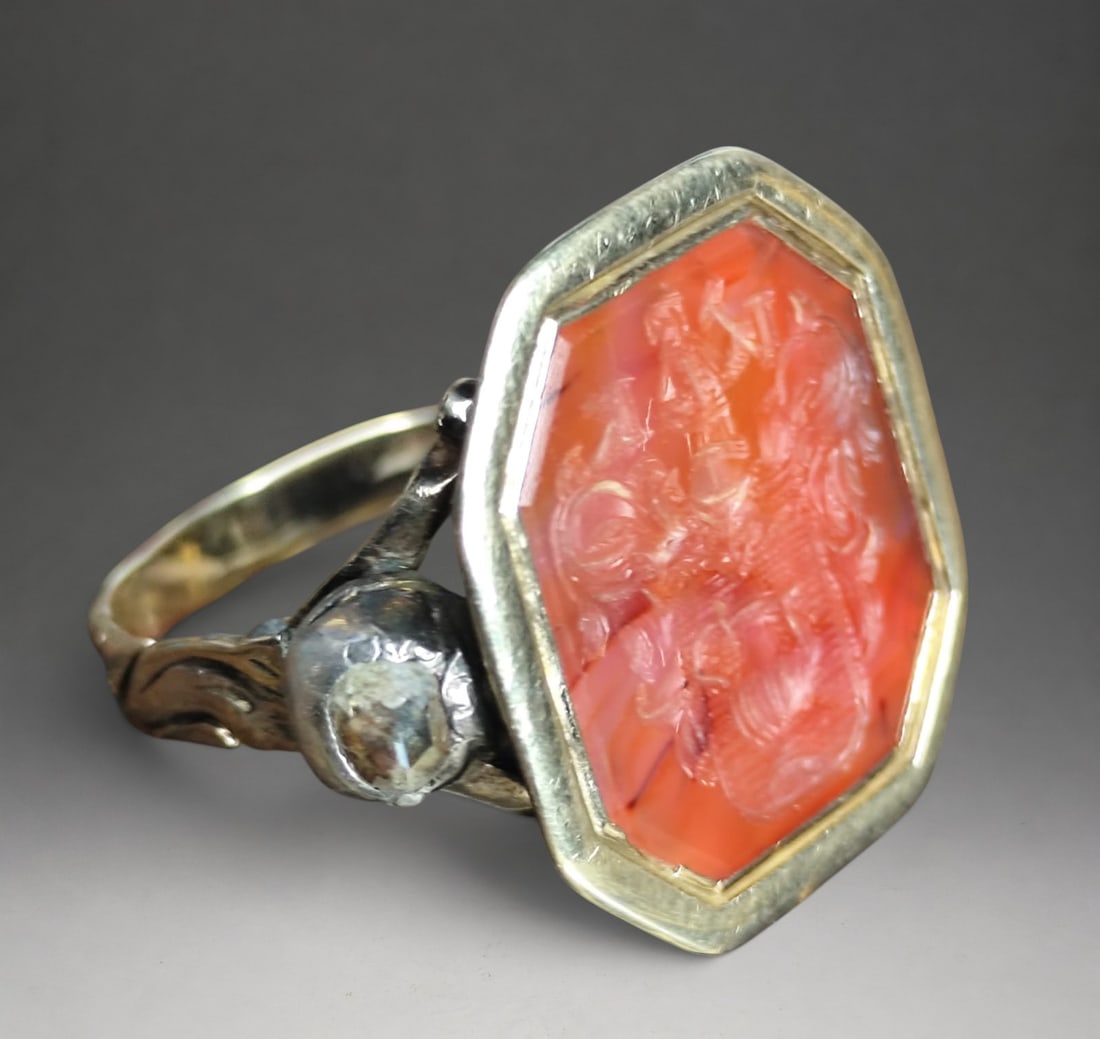 Important Austro-Hungarian Nobility Ring in 14k gold: 10.59 gr, with central indentation with heraldic shield
