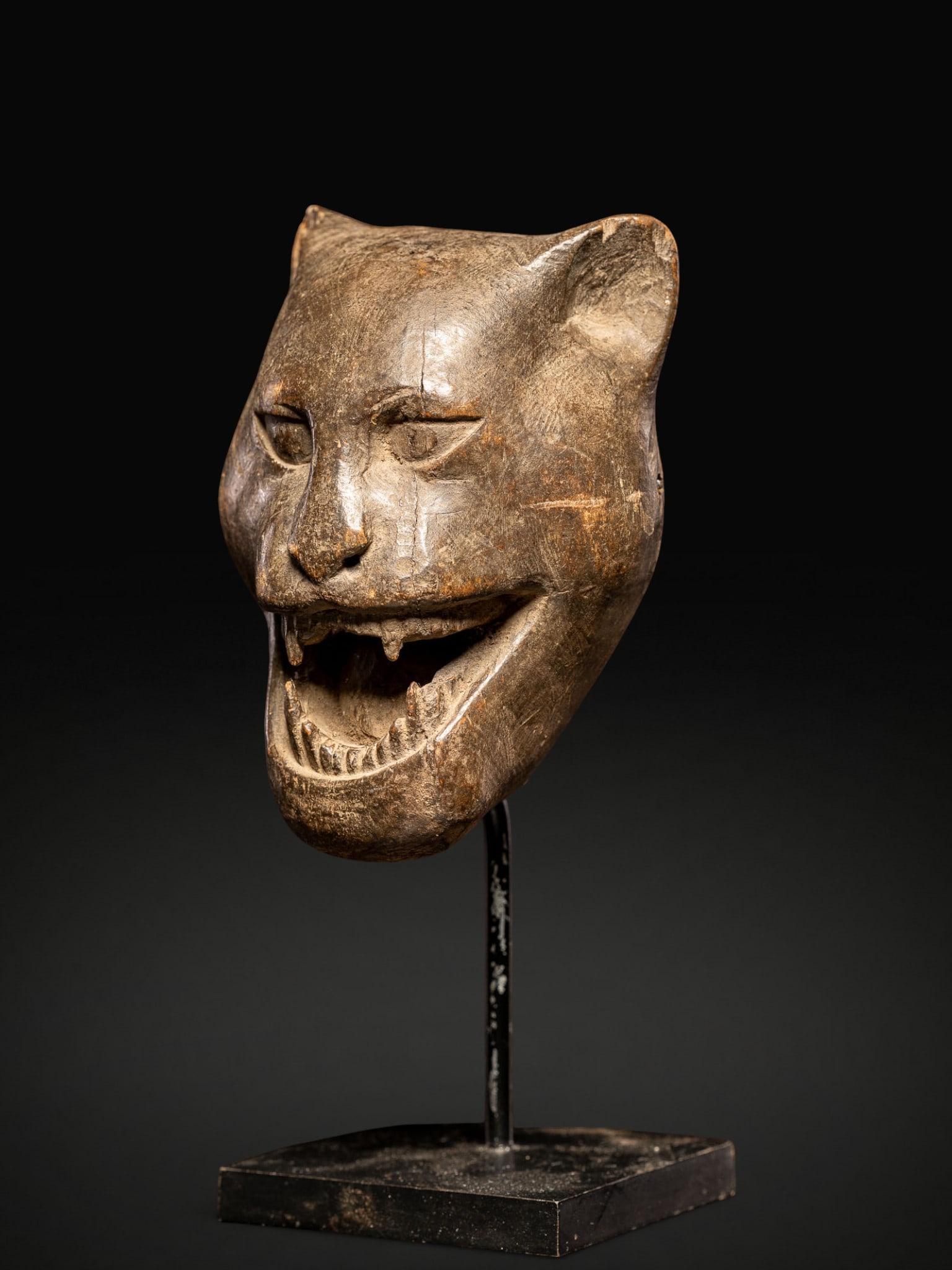 Leopard head mask. Benin, 20th century: Wood. Dimensions: 10 × 14 × 6 cm. Small wooden mask depicting the head of a leopard, an animal closely associated with royal power and authority in the artistic traditions of the ancient Kingdom of 