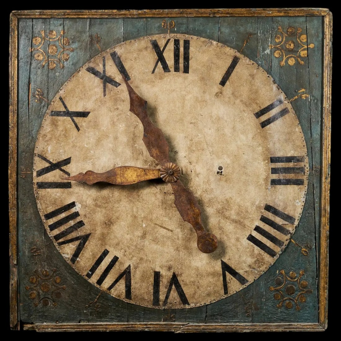 Clock from the early 19th century on a polychrome panel, Italy, first half of the 19th century: Wood and metal. Dimensions: 120 × 120 cm. Magnificent large-format clock mounted on a polychrome panel, with remnants of the original mechanism on the back and gilt hands affixed to a tin plate. A de