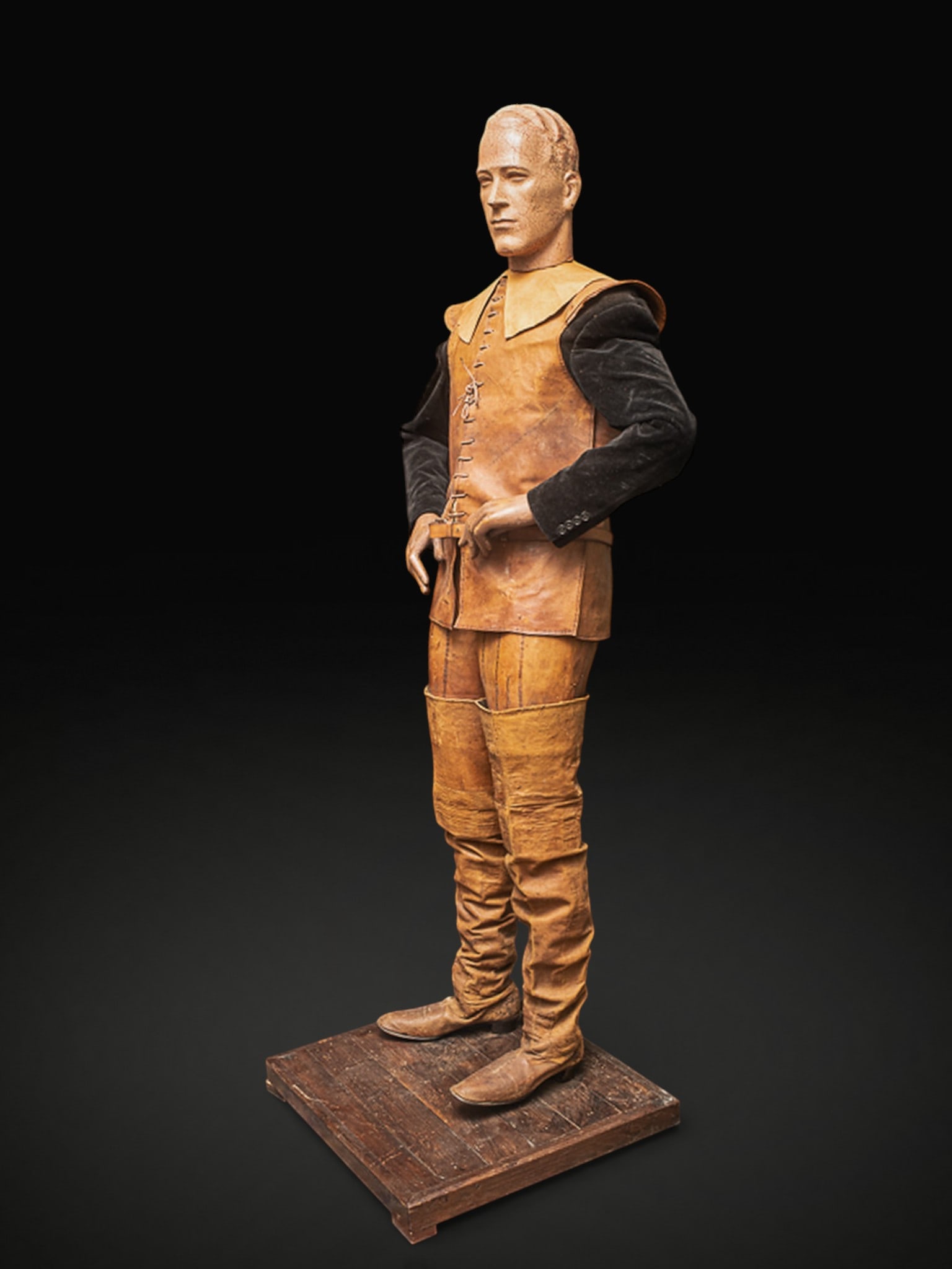 Life-size mannequin with ceramic head. France, 20th century: Wood, ceramic, and fabric. Dimensions: 190 × 65 × 30 cm. Full-body articulated mannequin made of wood, with movable arms and legs, a ceramic head, and a complete musketeer-inspired outfit consisting