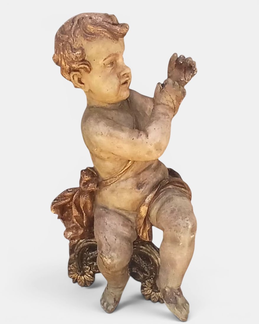 Large putto or sculptural angel in wood, Genova, Italy, 17th century: Carved, polychromed, lacquered, and gilded wood. Dimensions: 66 cm high. This sculpture represents a putto of striking dynamism, conceived in an ascending pose and captured in full motion, a character