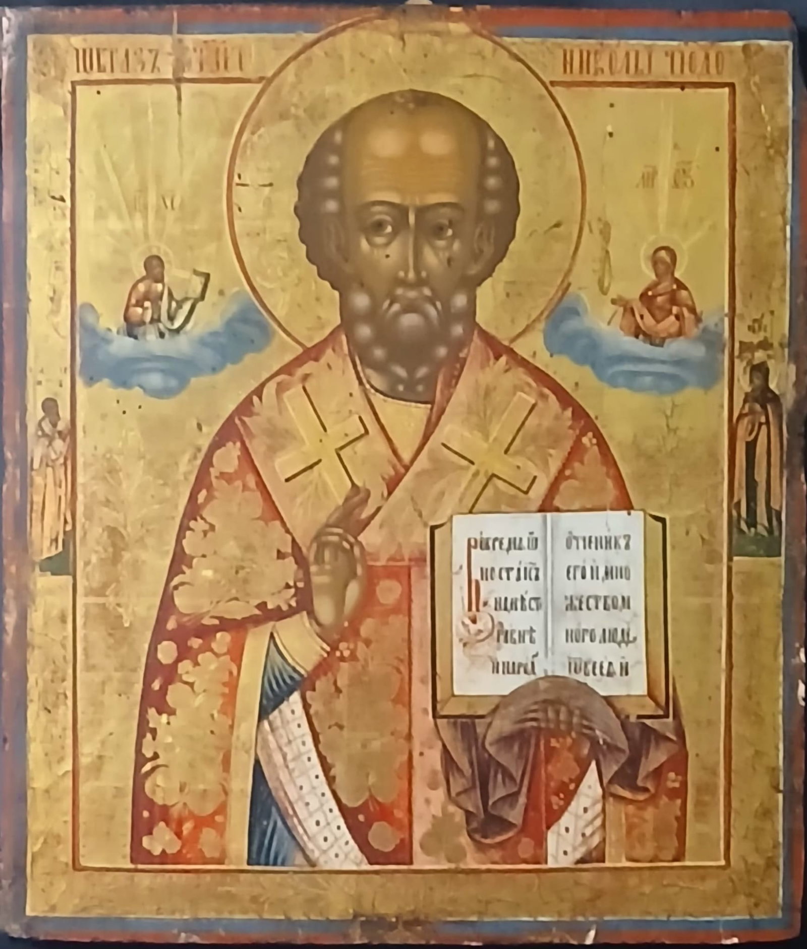 RUSSIAN ICON (Russia, late 18th – early 19th century) Saint Nicholas the Wonderworker: Icon with a gold background. Dimensions: 36 × 30 cm. The work depicts Saint Nicholas of Myra, known as Saint Nicholas the Wonderworker, one of the most venerated saints in the Orthodox tradition for 