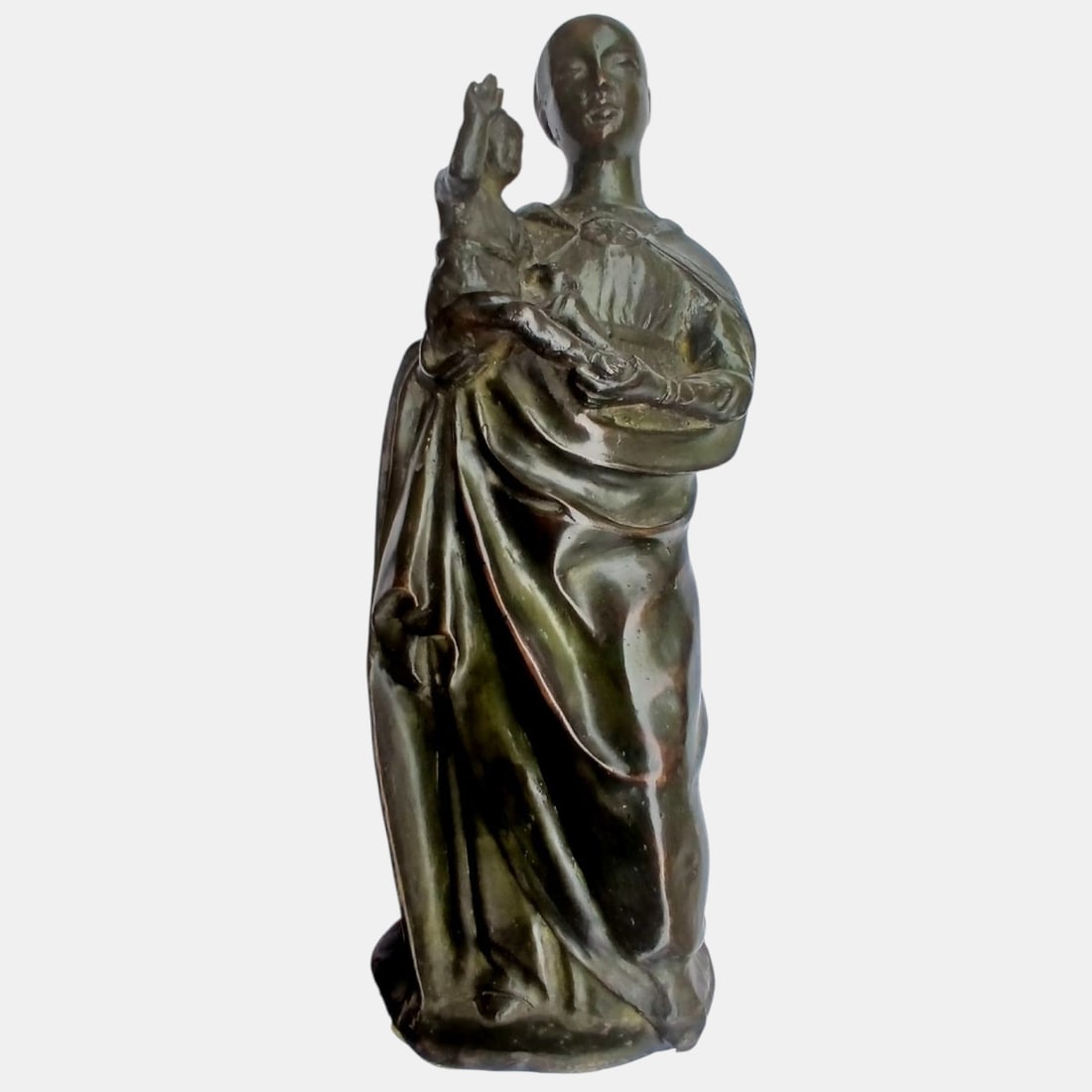 According to Franco-Flemish models - The Virgin with Child: Bronze sculpture. Measurements: 36 cm. Lote en almacén internacional (dentro de la UE). Envío intracomunitario: no se aplican aranceles de importación dentro de la UE. Puede requerirse permiso de e