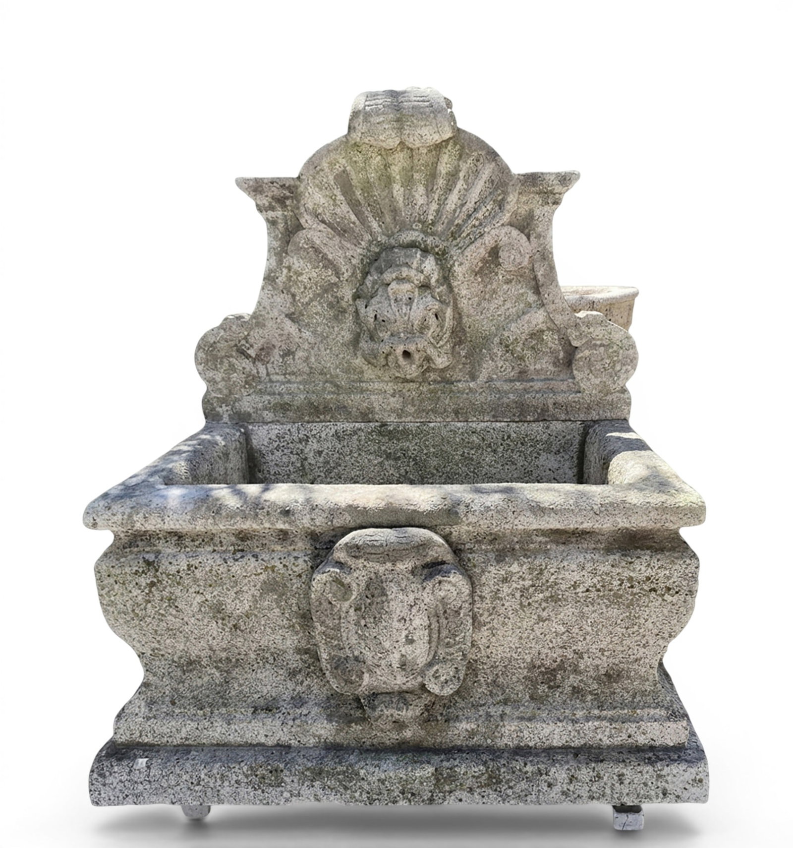 Impressive monumental fountain with marine mythological motifs. Italy, Venice, 18th century: Magnificent monumental fountain carved from Vicenza stone, made in Venice during the 18th century. Of extraordinary sculptural quality, it features an architectural composition consisting of a large o