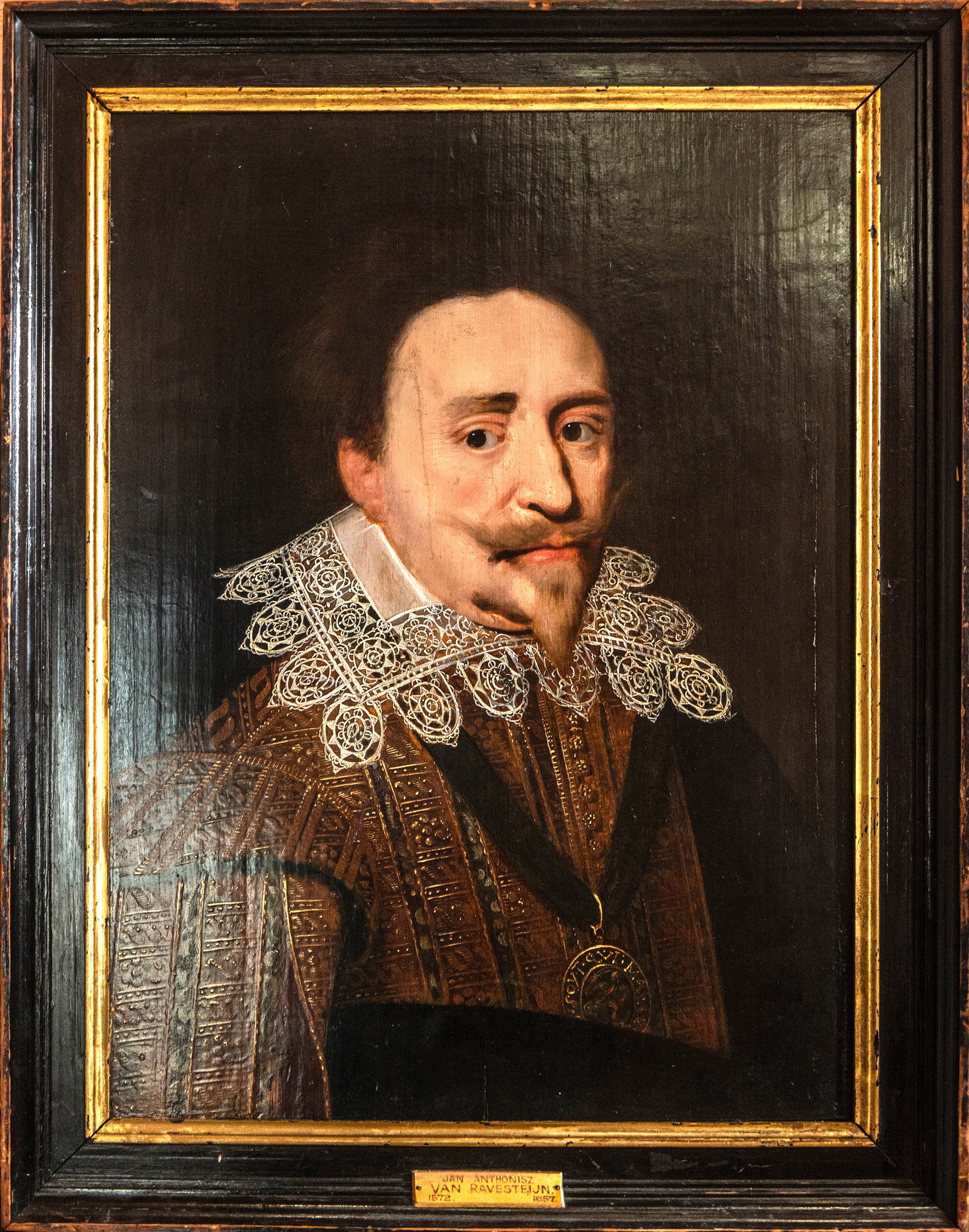 Portrait of Prince Frederick of Orange on panel - 16th century, early 17th century: Oil on panel, attributed to Jan Anthonisz Van Ravesteyn (1572-1657), painter to the Royal Court of Orange. Dimensions: 58 cm x 42 cm; framed: 68 cm x 54 cm. Provenance: former Spanish noble collection