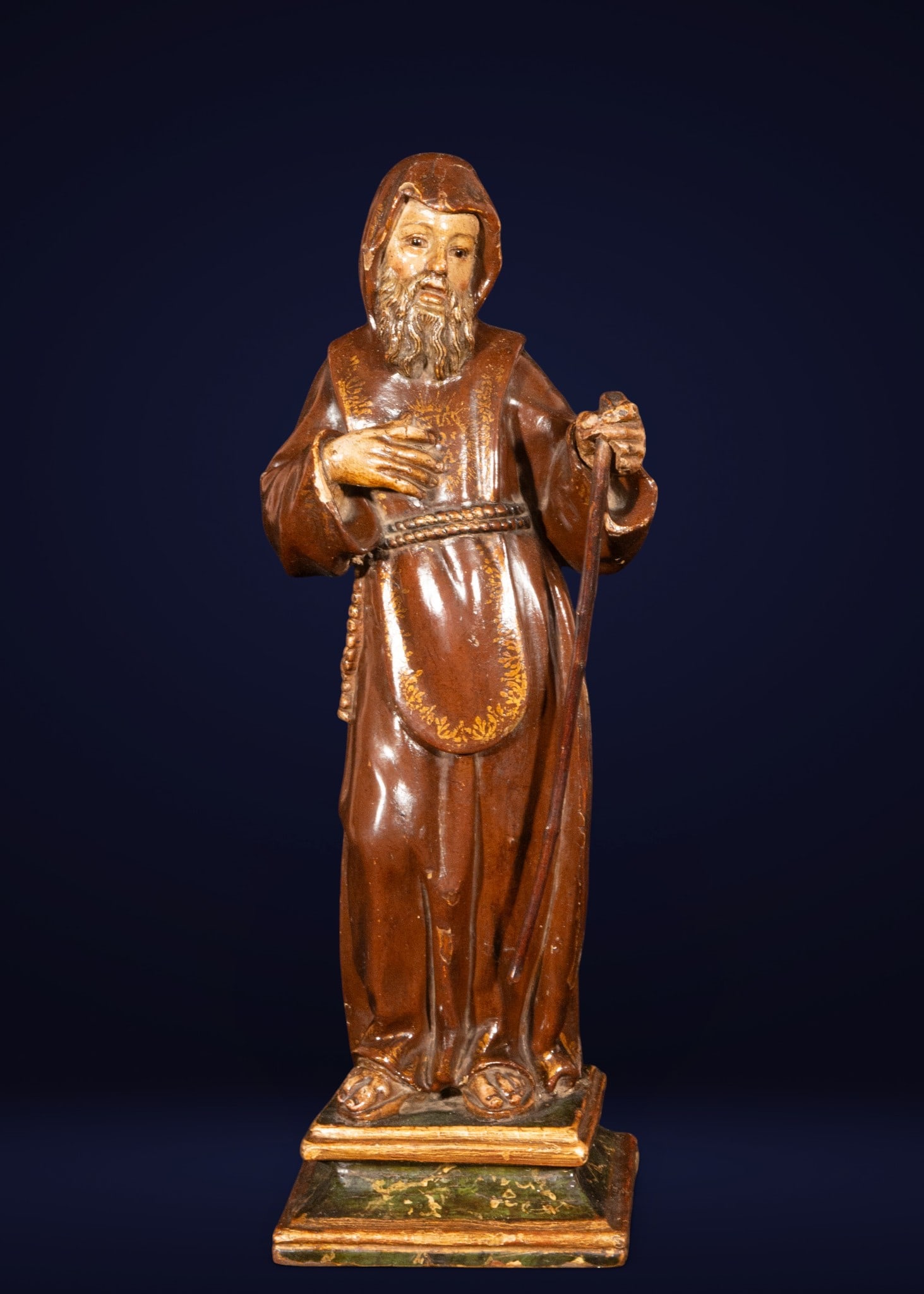 Exquisite 17th-century Saint Francis of Paola - Granada School: Baroque wood carving, glass eyes. Measurements: 37 cm x 14 cm x 11 cm.