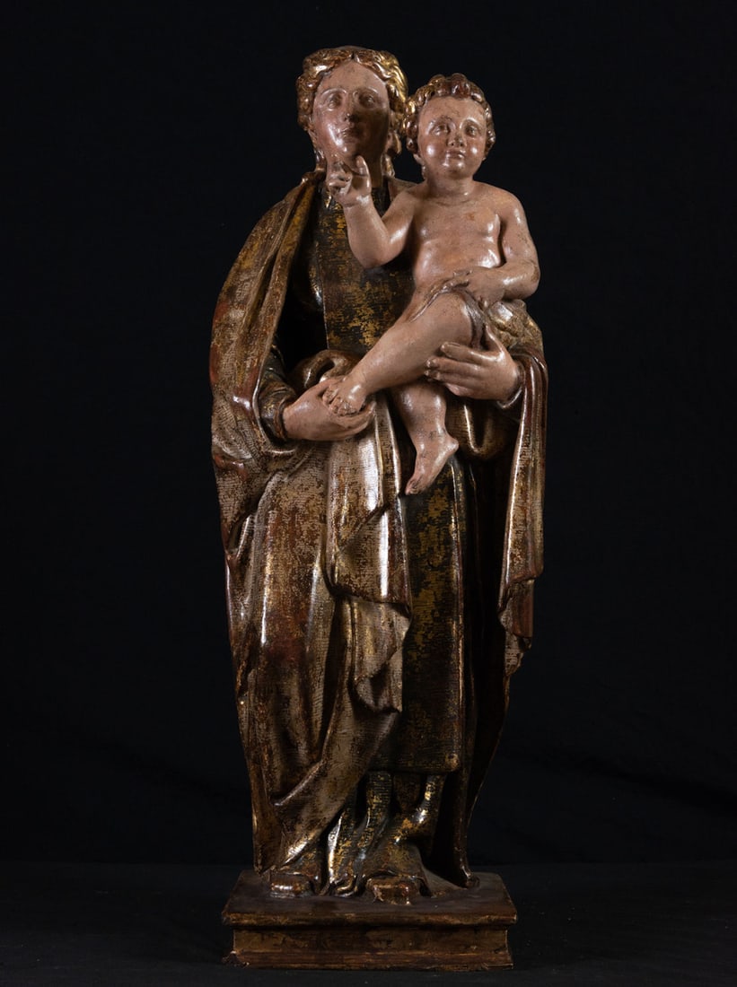 Important Virgin with Child in her arms, attributable to Sebastián Ducete (1568-1621), Castilian: Gilded, polychrome, and sgraffito carved wood sculpture. Origin: private collection, Madrid. Total measurements: 78 x 30 x 25 cm. Sebastián Ducete, a sculptor from Toro, in Zamora (1568-1621), and so