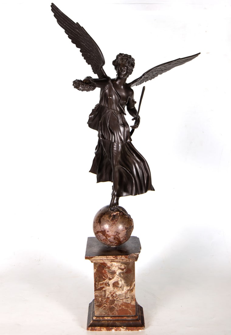 Goddess of Concord in patinated bronze, Italian school of the 19th century: With red marble base, sculptural group measurements: 71 x 41 x 29 cm