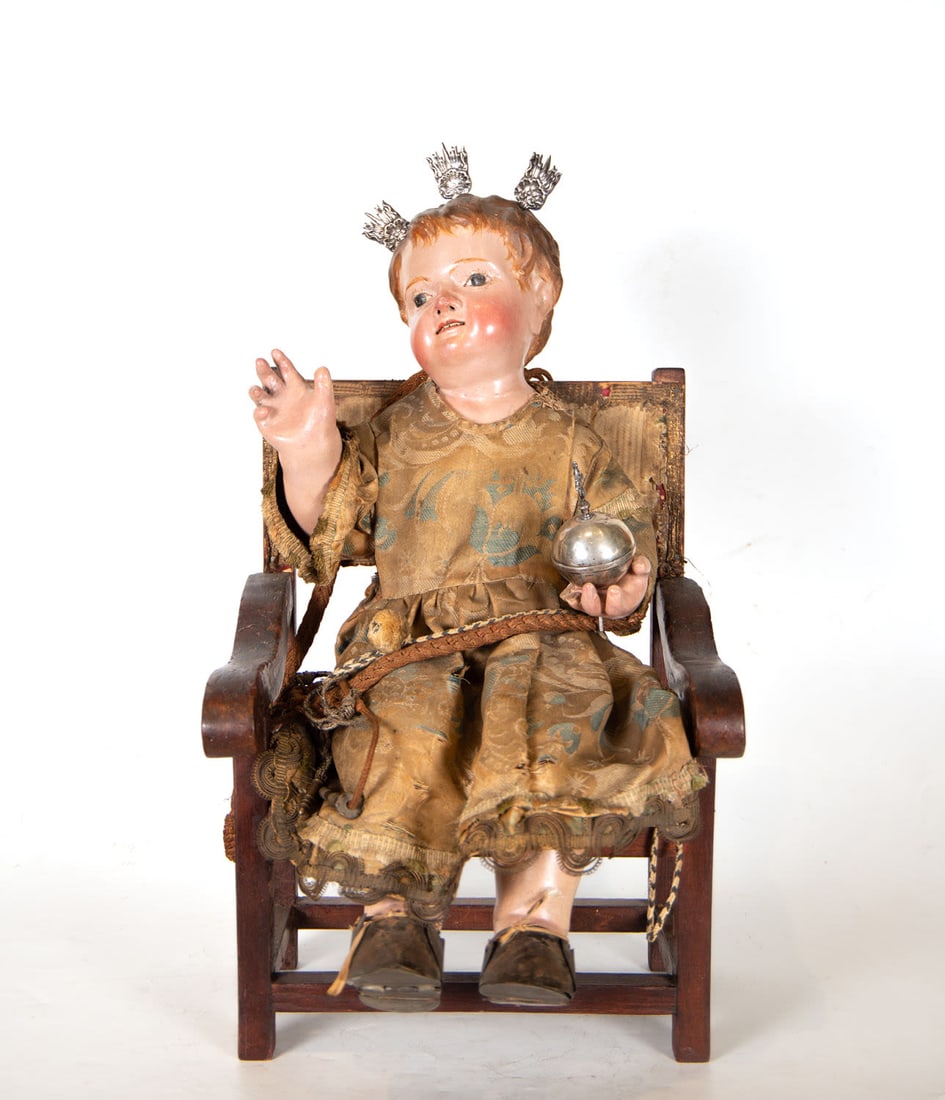 Child Jesus on the Throne, Malaga or Granada school of the 18th century: With Powers in Silver, throne in wood. Measurements: 58 x 24 x 30 cm