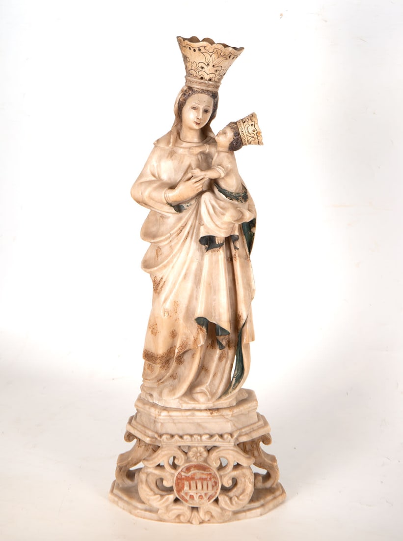 Very Important Virgin with Child in Arms in Huamanga Stone, Peruvian Viceroyalty Colonial work, 18th (1 of 7)