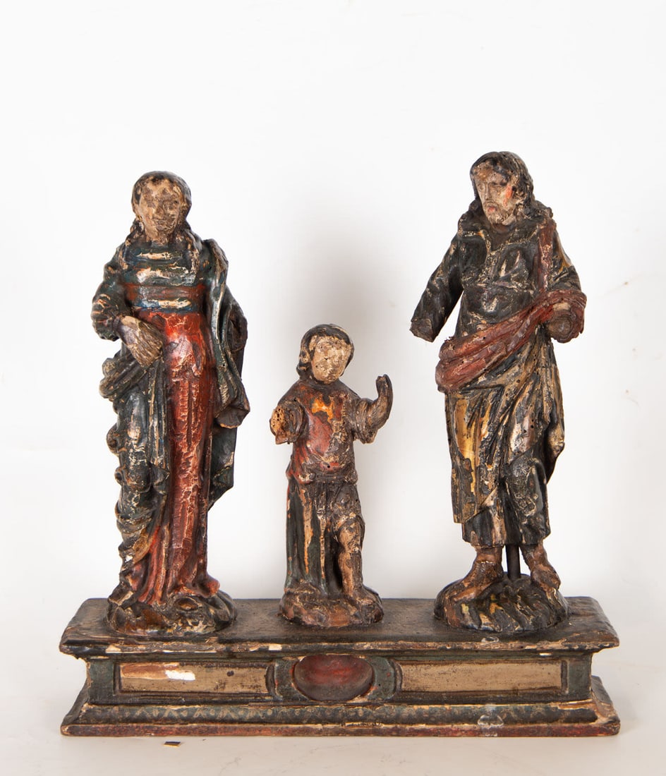 Holy Family in wood, Spanish school of the 19th century: In carved and polychrome wood, measures: 34 x 32 x 8 cm