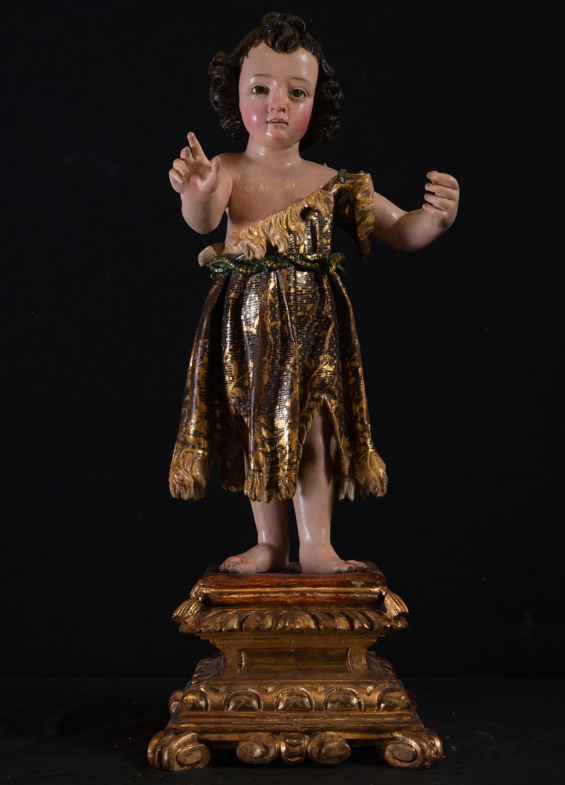 Important St John in carved and gilded wood, Sevillian school of the 17th century: Child measurements: 56 x 30 x 29 cm, total measurements with base 71 x 32 x 33 cm. With characters finely carved in wood, golden, polychrome and sgraffito mantles, powers in silver. Total measurements