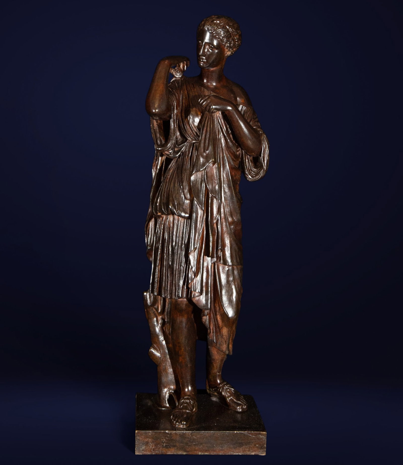 Patinated bronze sculpture of Diana of Gabios, Italy, Grand Tour, 19th century: Bronze. Measurements: 58 cm x 20 cm x 15 cm