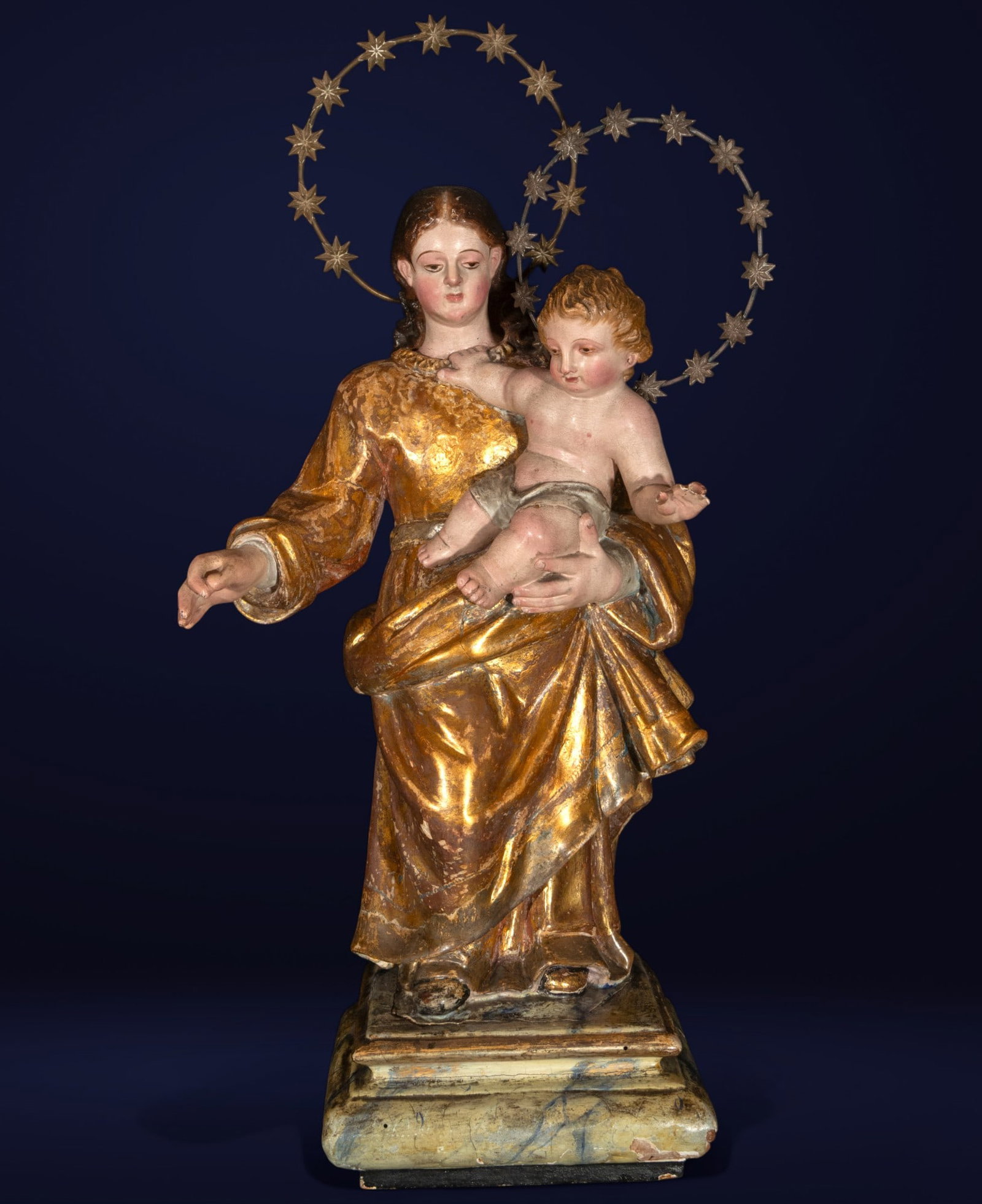 Castilian Virgin and Child from the 17th century, in gilded and polychrome wood, Castile: Wood. Measurements: 75 cm x 34 cm x 23 cm
