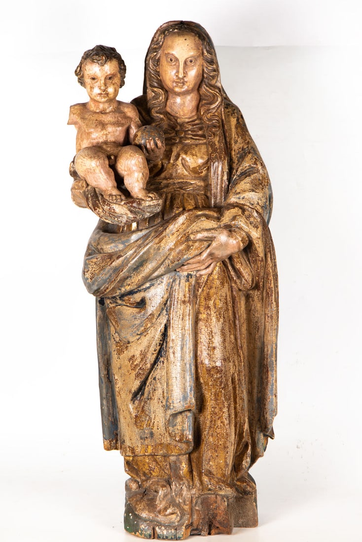 Large Virgin with Child in Arms, Navarre school from the 16th century: In polychrome and gilt wood. Total measurements: 90 X 32 X 17 cm.