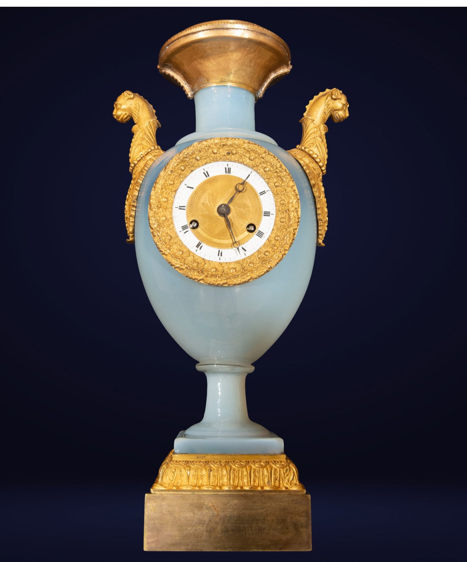 French Empire clock mounted on a 19th century lamp: Metal. Measurements: 39 cm x 21 cm x 15 cm