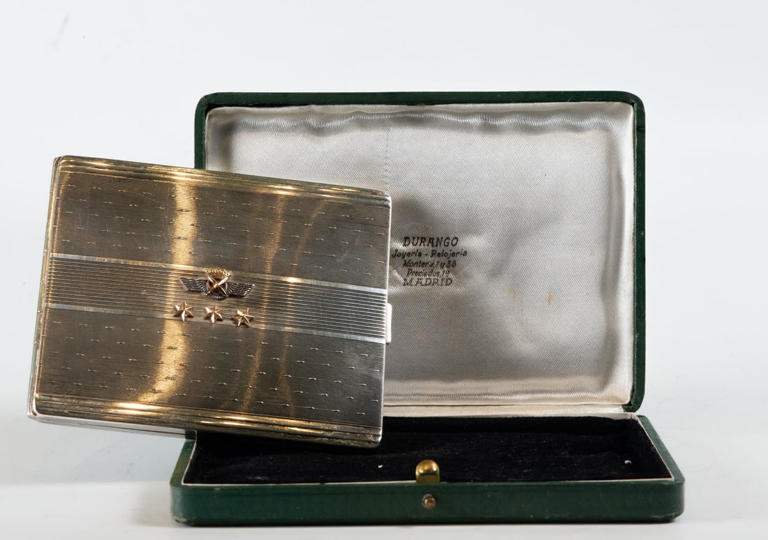 Silver Cigarette Box for Air Force Captain García Montoro, 1950s, silversmith Durango, Madrid: With its original case. Measurements: 11 x 9 x 1 cm