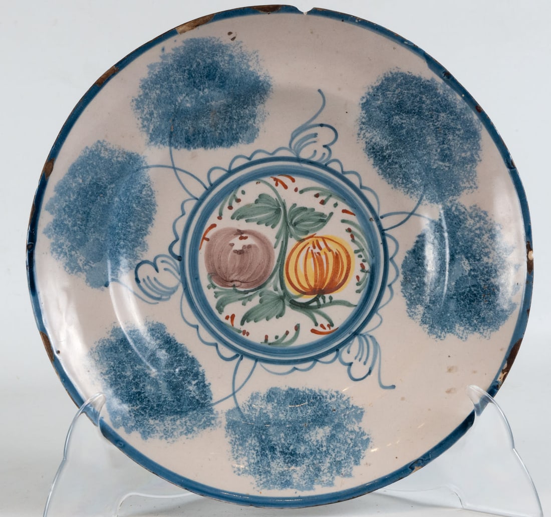 Ceramic plate from Manises, 19th century: Measures 3 x 30 x 30 cm