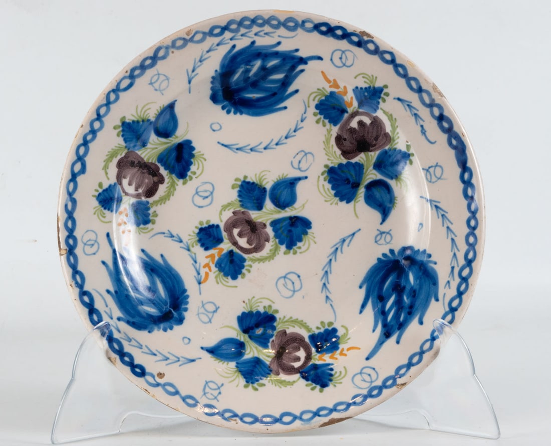 Ceramic plate from Manises, 20th century: Measures 4 x 30 x 30 cm