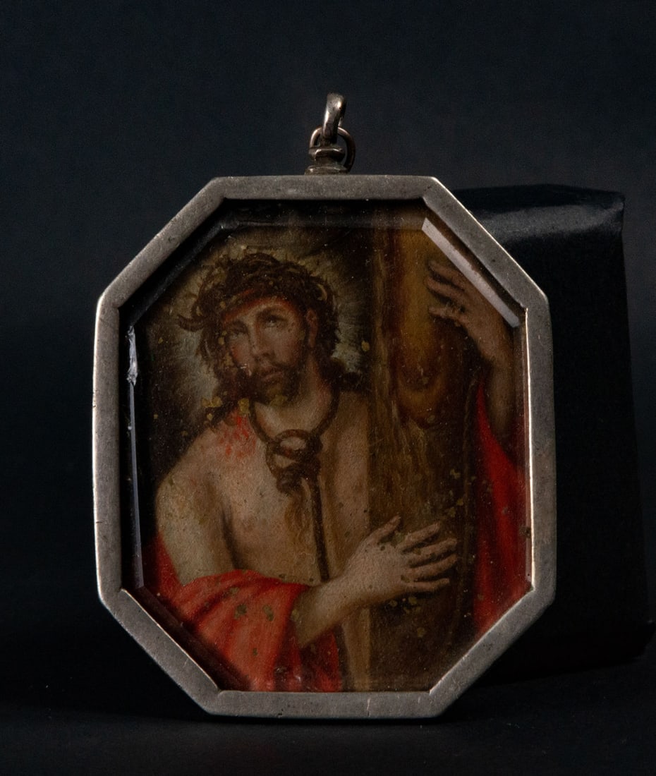 Silver Octagonal Medallion Reliquary with Christ the Nazarene, 17th century (1 of 2)