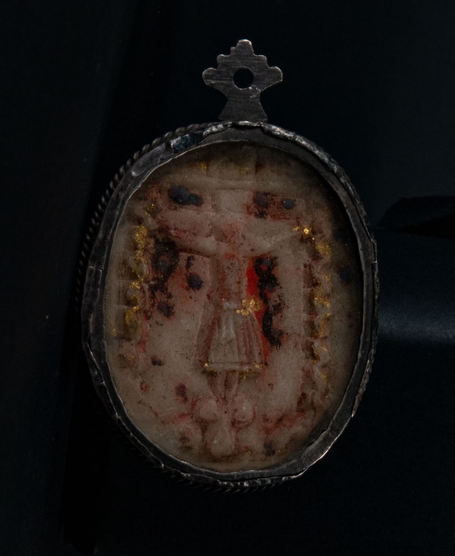 Reliquary in Polychrome Wax representing Christ on Calvary, 18th century: Measurements: 1 x 5 x 3 cm