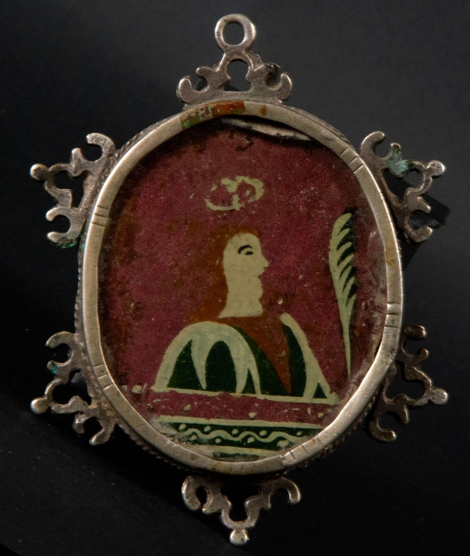 Reliquary of Santa Rufina, colonial work of the 17th century: Measurements: 1 x 7 x 6 cm