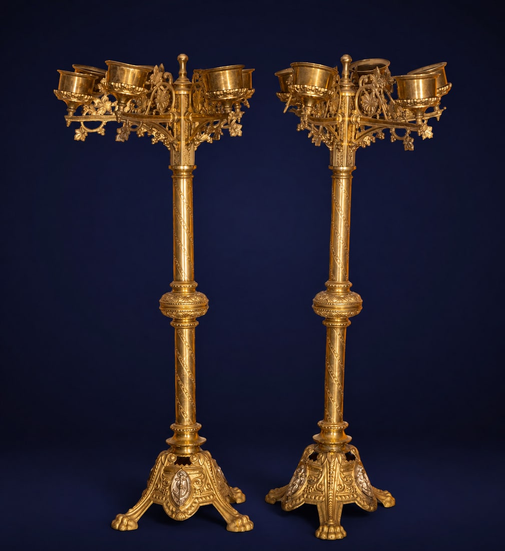Pair of French candlesticks, Napoleon III style, 19th century: Gilt bronze, chased. Pair of table candlesticks with a neo-Gothic structure and openwork vegetal decoration, supported on a tripod base with ornamental motifs. They feature upper cups for multiple lig