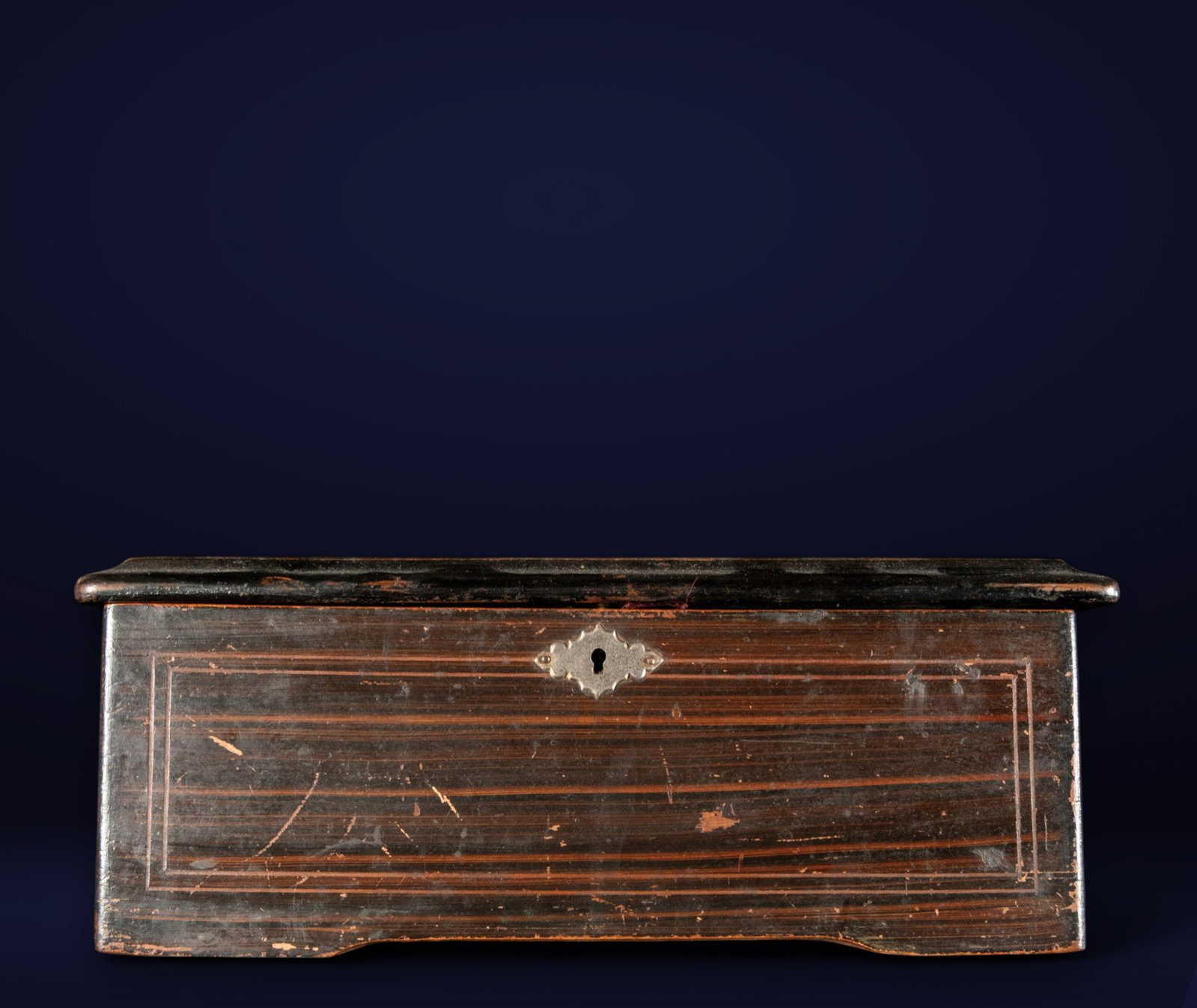 5-melody music box, 19th century: Dimensions: 13 x 33 x 19 cm