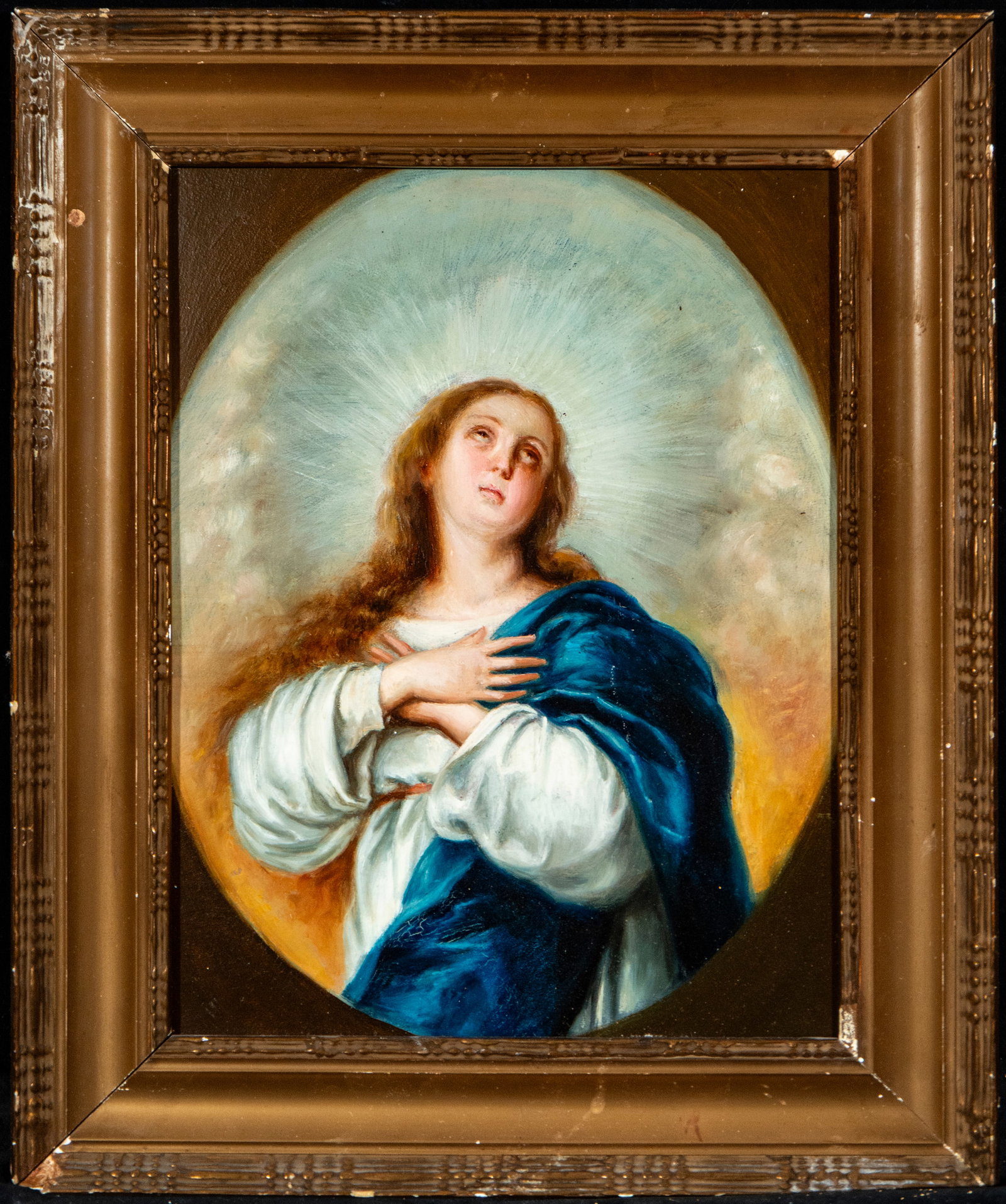 Virgin and Child. Hispanic American School. 17th Century: Oil on panel. Dimensions without frame: 24 x 18 cm. Dimensions with frame: 31 x 25 cm. The Virgin Mary holds the Christ Child in an intimate composition against a dark background, enhanced by the radi