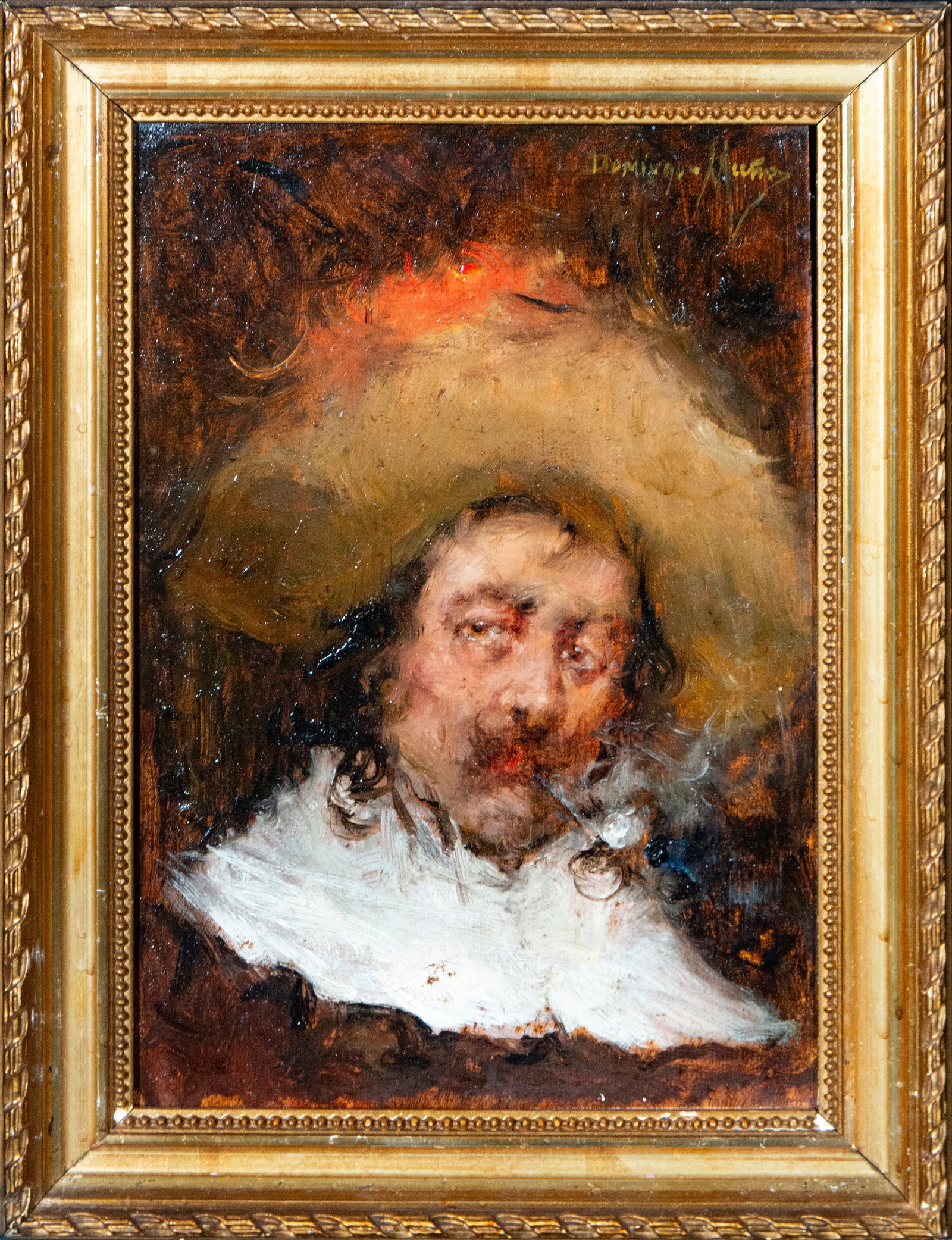 Portrait of a gentleman - Domingo Muñoz Cuesta (Madrid, 1850-1935): Oil on panel. Dimensions without frame: 27 x 18 cm. Dimensions with frame: 31 x 22 cm. Bust portrait of a gentleman smoking, captured with an introspective expression and averted gaze. The energetic b