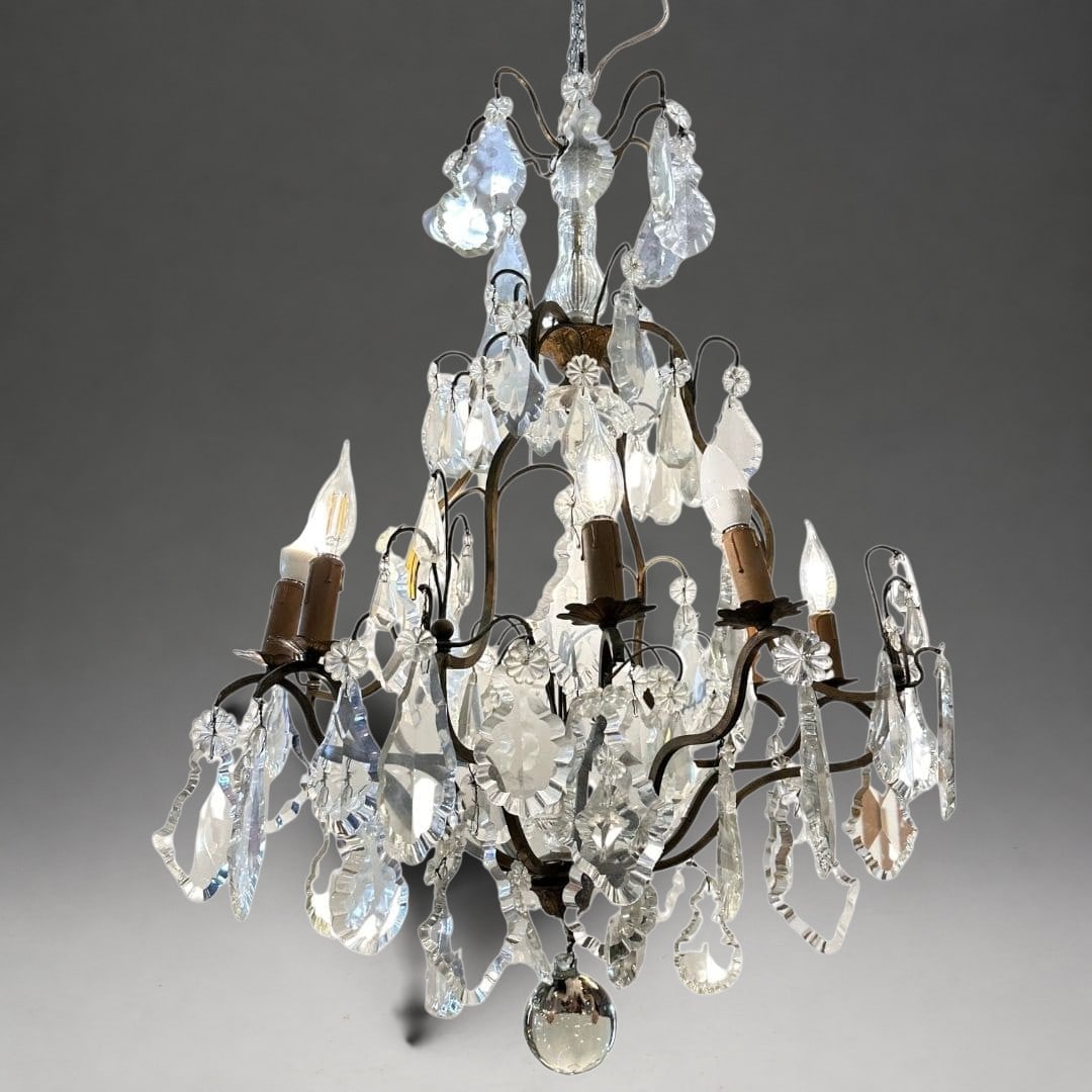 CHANDELIER, CUT ROCK CRYSTAL, LOUIS XV, NAPOLEON III PERIOD, CIRCA 1880 – FRANCE: Materials: Bronze, carved rock crystal - Period: Late 19th century, Napoleon III - Country of origin: France - Good condition according to its age and use - Dimensions: 90 x 60 x 60 cm.