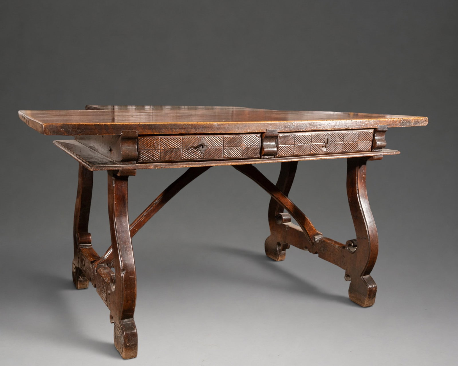 Walnut table with four drawers – 16th century (1 of 4)